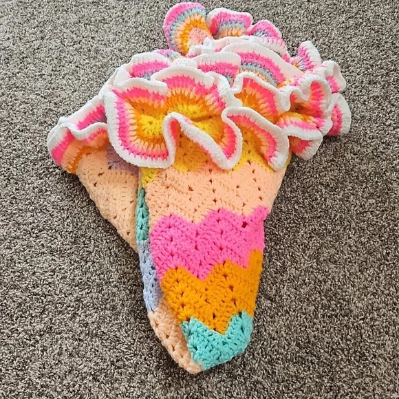 HAND MADE BLANKET - Picture 3 of 3